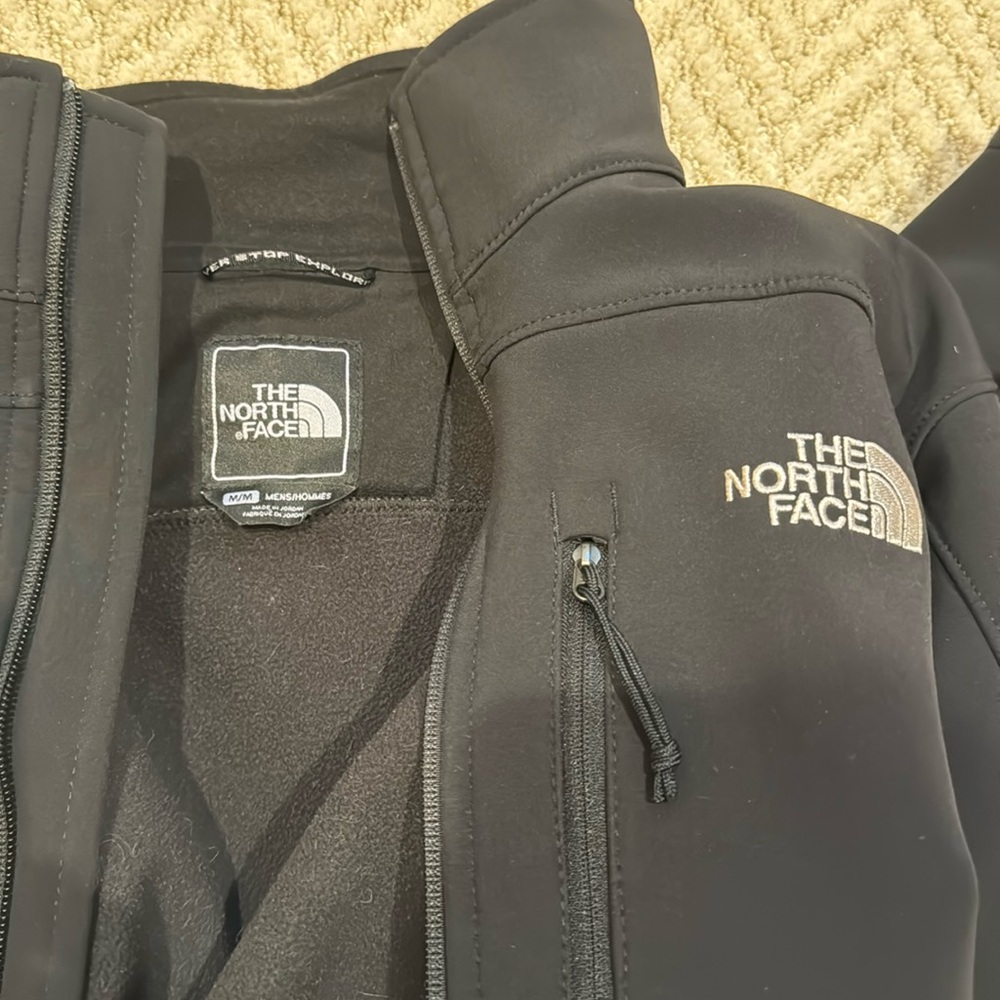 Barely worn north face men’s jacket